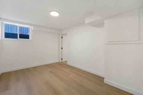 3331 41 Street Se, Calgary, AB - Indoor Photo Showing Other Room