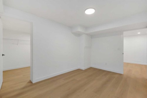 3331 41 Street Se, Calgary, AB - Indoor Photo Showing Other Room