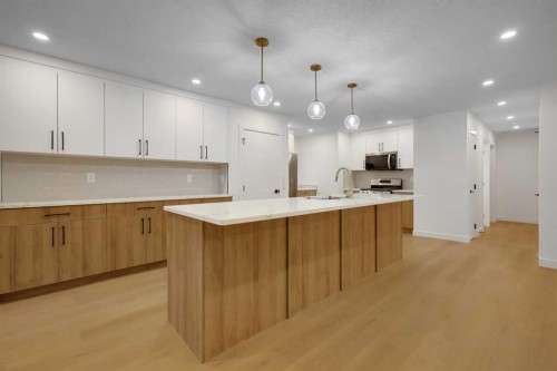 3331 41 Street Se, Calgary, AB - Indoor Photo Showing Kitchen