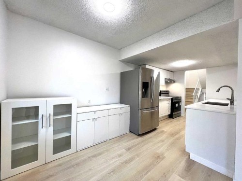 58 Canterbury Gardens Sw, Calgary, AB - Indoor