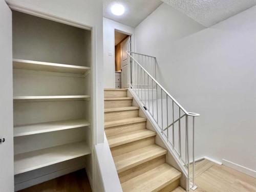 58 Canterbury Gardens Sw, Calgary, AB - Indoor Photo Showing Other Room