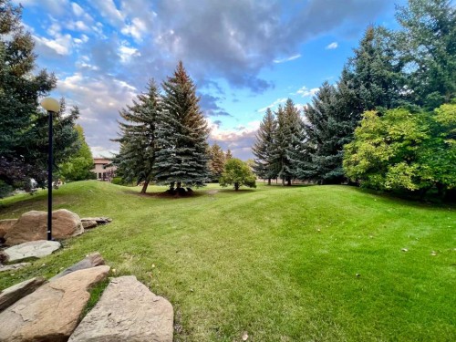 58 Canterbury Gardens Sw, Calgary, AB - Outdoor