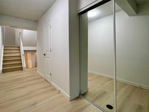 58 Canterbury Gardens Sw, Calgary, AB - Indoor Photo Showing Other Room