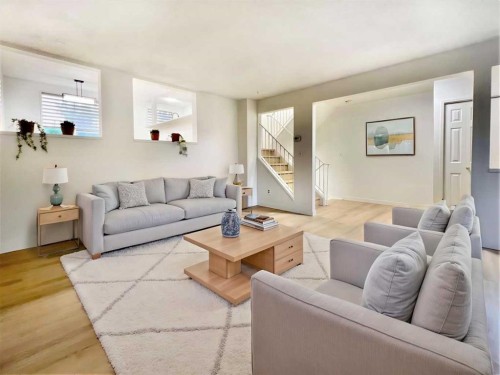 58 Canterbury Gardens Sw, Calgary, AB - Indoor Photo Showing Living Room