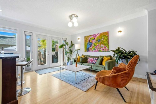 721 27 Avenue Nw, Calgary, AB - Indoor Photo Showing Living Room