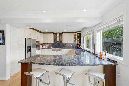 721 27 Avenue Nw, Calgary, AB - Indoor Photo Showing Kitchen With Upgraded Kitchen