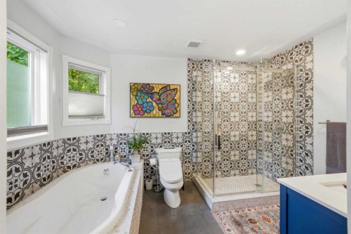 721 27 Avenue Nw, Calgary, AB - Indoor Photo Showing Bathroom