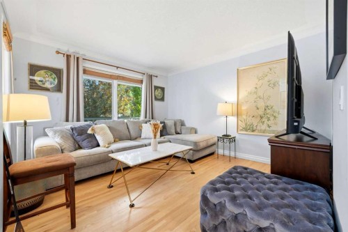 721 27 Avenue Nw, Calgary, AB - Indoor Photo Showing Living Room