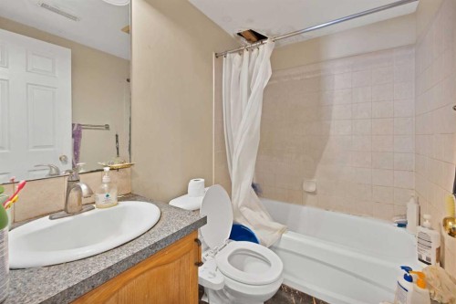155 Taralea Gardens Ne, Calgary, AB - Indoor Photo Showing Bathroom