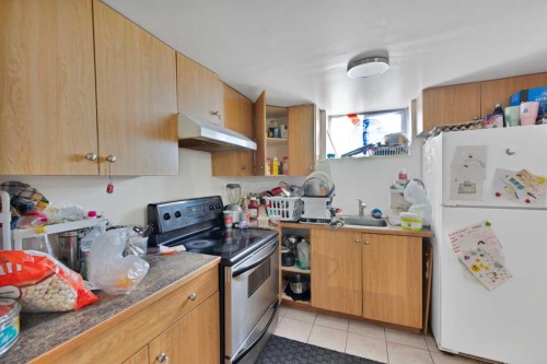 155 Taralea Gardens Ne, Calgary, AB - Indoor Photo Showing Kitchen