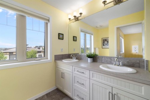 719 Mahogany Boulevard Se, Calgary, AB - Indoor Photo Showing Bathroom