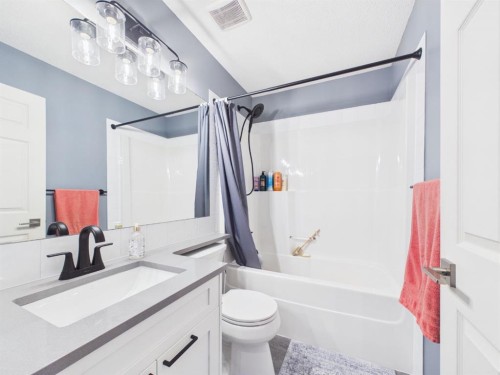 2049 New Brighton Gardens Se, Calgary, AB - Indoor Photo Showing Bathroom