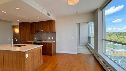 1615-222 Riverfront Avenue Sw, Calgary, AB - Indoor Photo Showing Kitchen