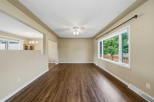 4511 41 Avenue Sw, Calgary, AB - Indoor Photo Showing Other Room