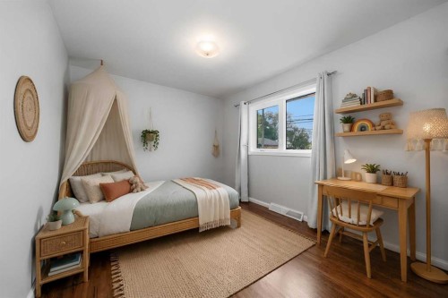 4511 41 Avenue Sw, Calgary, AB - Indoor Photo Showing Bedroom