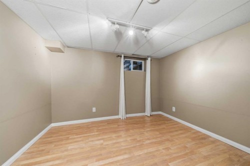 4511 41 Avenue Sw, Calgary, AB - Indoor Photo Showing Other Room