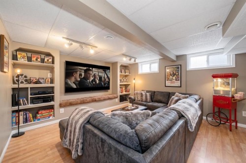 4511 41 Avenue Sw, Calgary, AB - Indoor Photo Showing Other Room