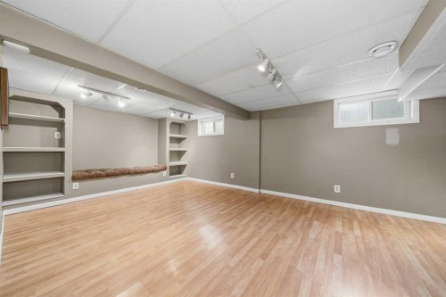 4511 41 Avenue Sw, Calgary, AB - Indoor Photo Showing Basement