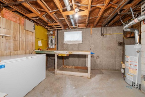 4511 41 Avenue Sw, Calgary, AB - Indoor Photo Showing Basement