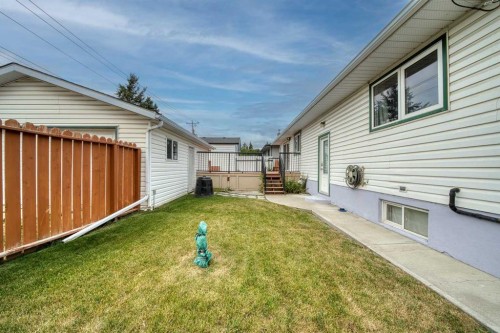 4511 41 Avenue Sw, Calgary, AB - Outdoor With Exterior