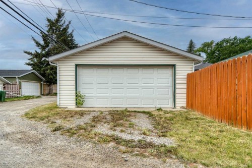 4511 41 Avenue Sw, Calgary, AB - Outdoor With Exterior