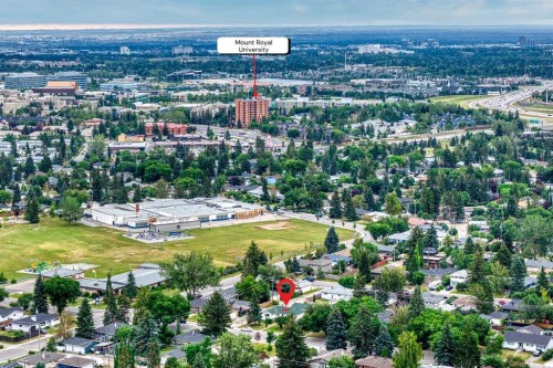 4511 41 Avenue Sw, Calgary, AB - Outdoor With View