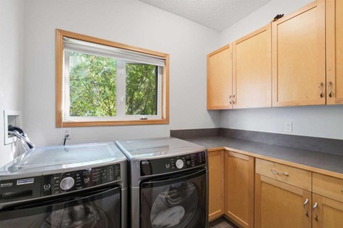 54 Rockyledge Rise Nw, Calgary, AB - Indoor Photo Showing Laundry Room