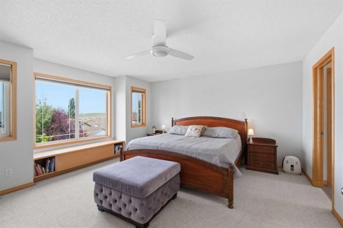 54 Rockyledge Rise Nw, Calgary, AB - Indoor Photo Showing Bedroom