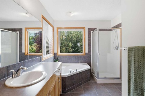 54 Rockyledge Rise Nw, Calgary, AB - Indoor Photo Showing Bathroom
