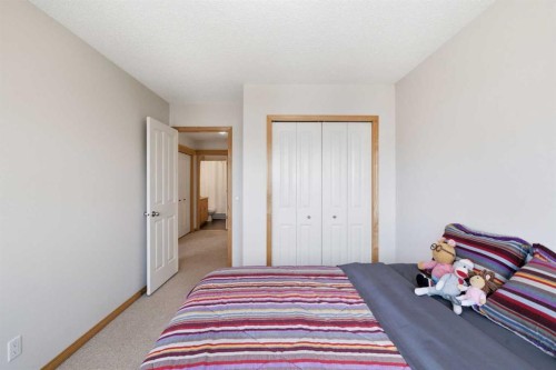 54 Rockyledge Rise Nw, Calgary, AB - Indoor Photo Showing Bedroom