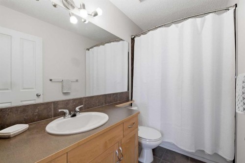 54 Rockyledge Rise Nw, Calgary, AB - Indoor Photo Showing Bathroom