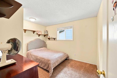 225 Harvest Glen Place Ne, Calgary, AB - Indoor Photo Showing Bedroom