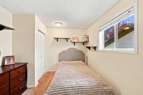 225 Harvest Glen Place Ne, Calgary, AB - Indoor Photo Showing Bedroom