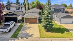 225 Harvest Glen Place NE Calgary, AB T3K 4J1