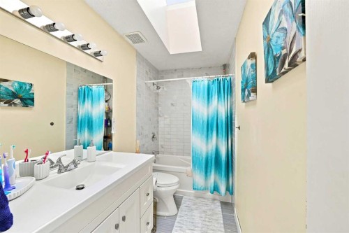 225 Harvest Glen Place Ne, Calgary, AB - Indoor Photo Showing Bathroom