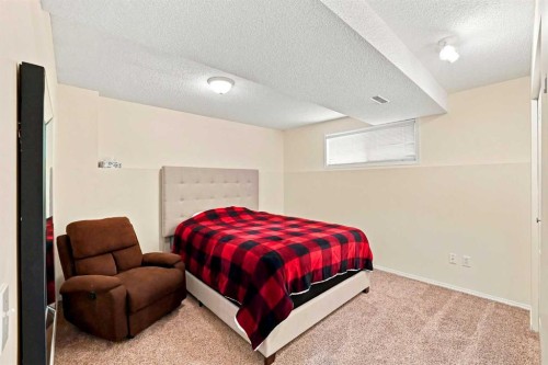 225 Harvest Glen Place Ne, Calgary, AB - Indoor Photo Showing Bedroom