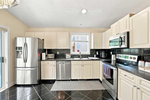 225 Harvest Glen Place Ne, Calgary, AB - Indoor Photo Showing Kitchen With Stainless Steel Kitchen