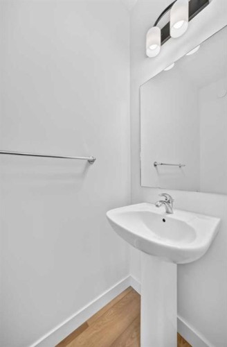 125 Herron Mews Ne, Calgary, AB - Indoor Photo Showing Bathroom