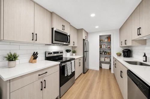 125 Herron Mews Ne, Calgary, AB - Indoor Photo Showing Kitchen With Stainless Steel Kitchen With Upgraded Kitchen