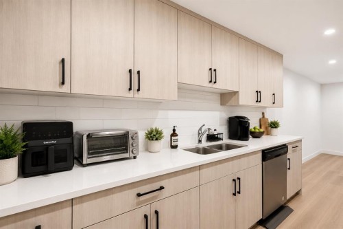 125 Herron Mews Ne, Calgary, AB - Indoor Photo Showing Kitchen With Double Sink