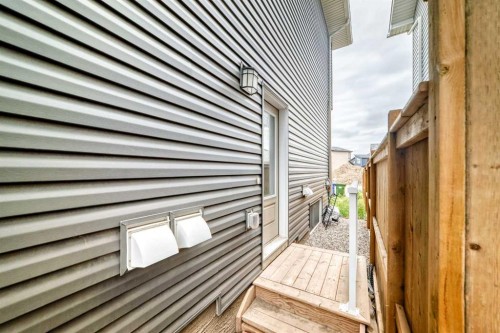 125 Herron Mews Ne, Calgary, AB - Outdoor