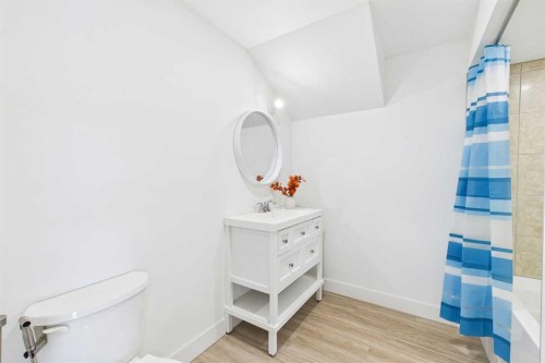 169 Brightonwoods Gardens Se, Calgary, AB - Indoor Photo Showing Bathroom