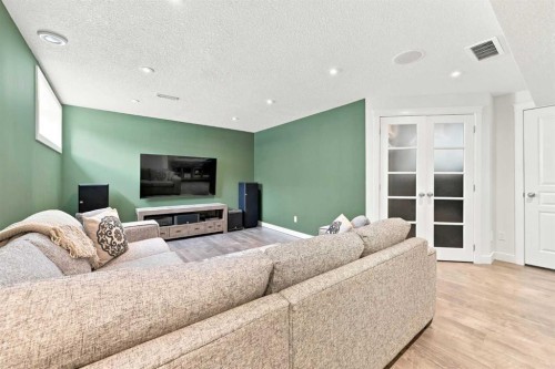 4 Silverado Saddle Court Sw, Calgary, AB - Indoor Photo Showing Living Room
