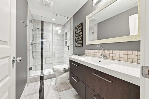 4 Silverado Saddle Court Sw, Calgary, AB - Indoor Photo Showing Bathroom