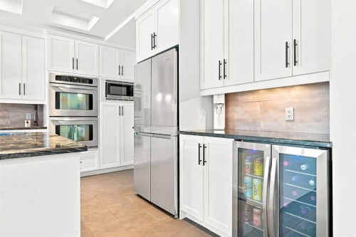 4 Silverado Saddle Court Sw, Calgary, AB - Indoor Photo Showing Kitchen With Upgraded Kitchen