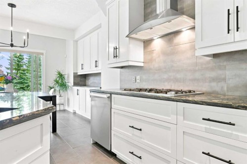 4 Silverado Saddle Court Sw, Calgary, AB - Indoor Photo Showing Kitchen With Upgraded Kitchen