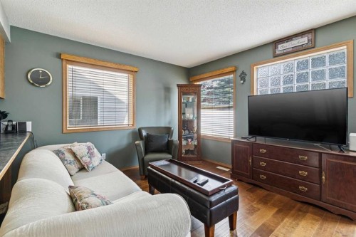 148 Everstone Drive Sw, Calgary, AB - Indoor Photo Showing Other Room