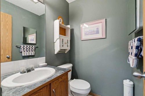 148 Everstone Drive Sw, Calgary, AB - Indoor Photo Showing Bathroom