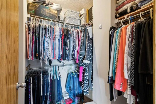 148 Everstone Drive Sw, Calgary, AB - Indoor With Storage