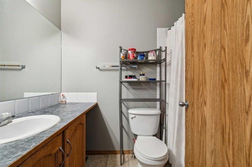 148 Everstone Drive Sw, Calgary, AB - Indoor Photo Showing Bathroom